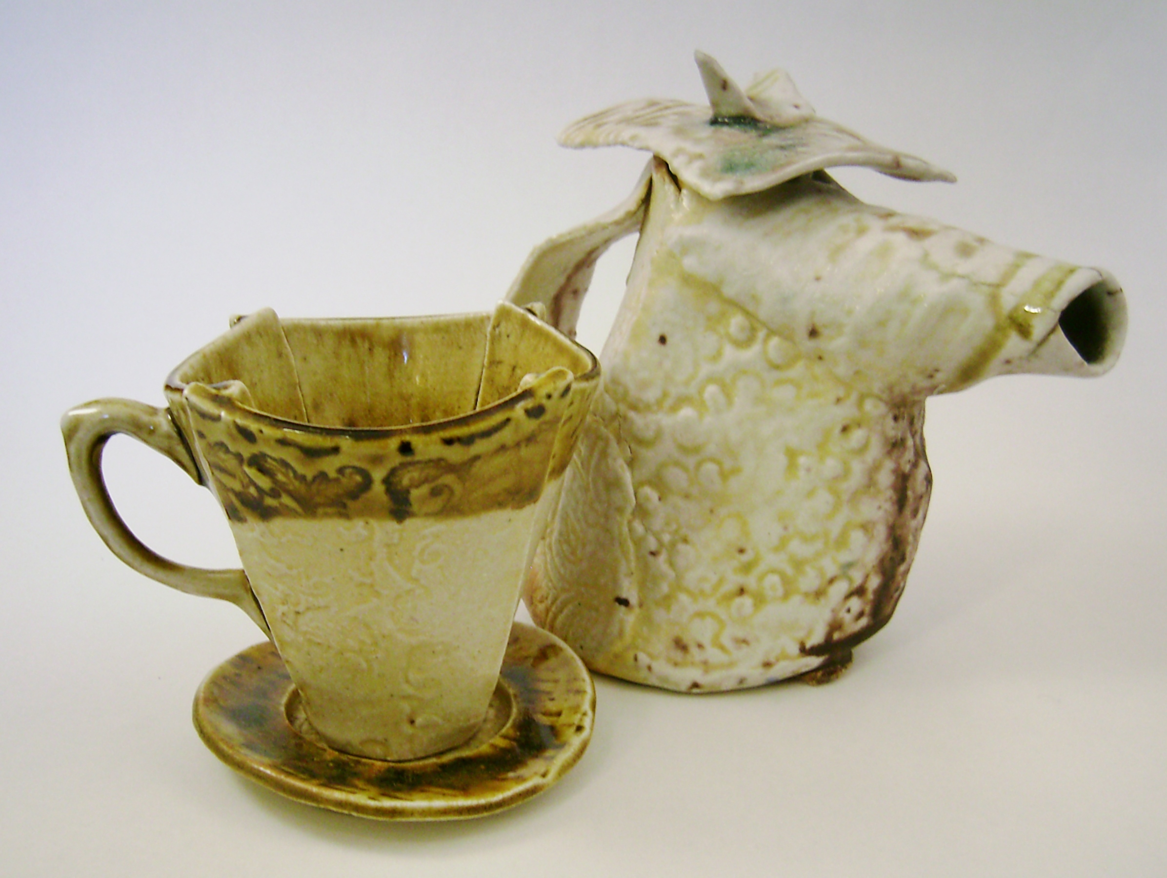 Wonderland teapot and tea cup